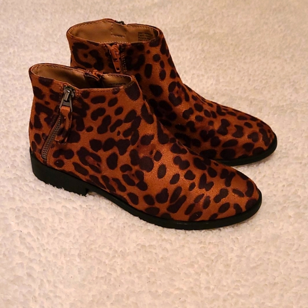 Leopard Time and Tru size 6 1/2 Booties